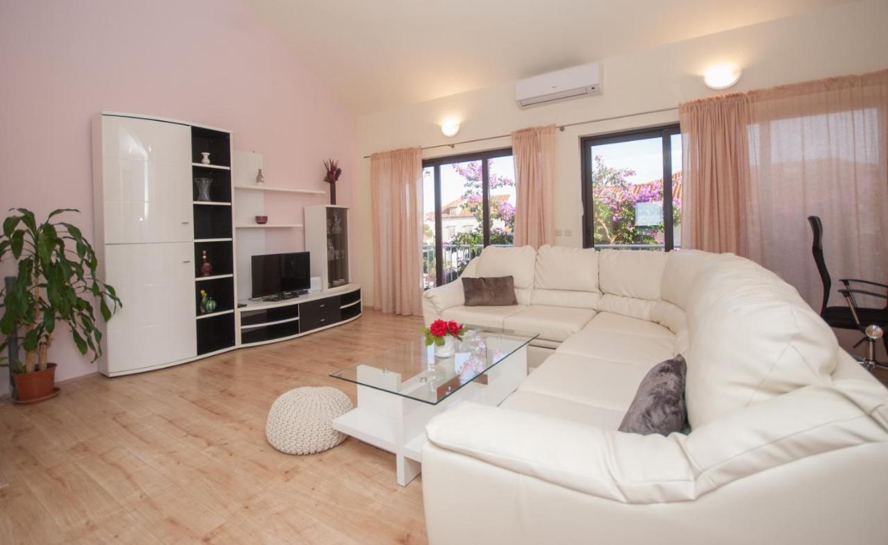 St. Lucia Apartman *