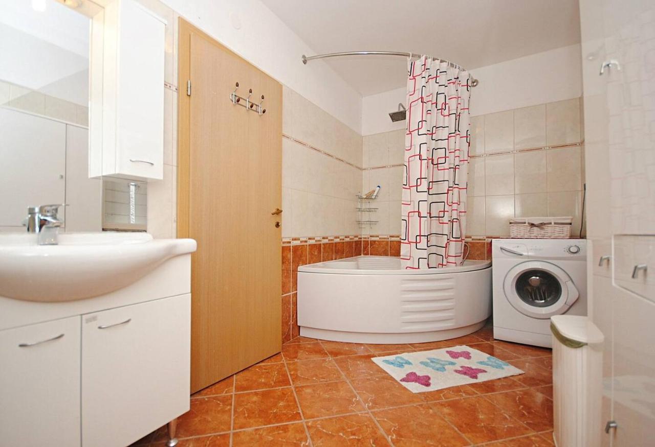 St. Lucia Apartman *