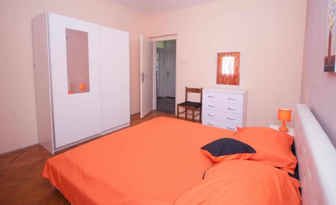Apartment St. Lucia Kastela