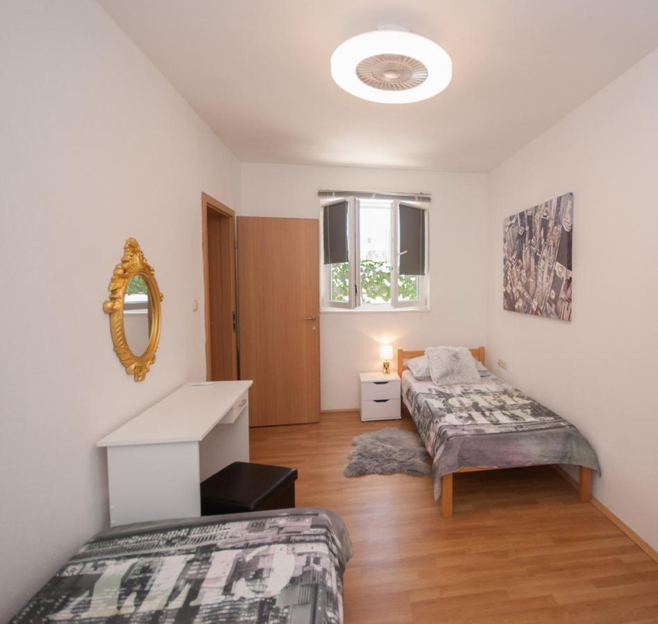 Apartment St. Lucia Kastela